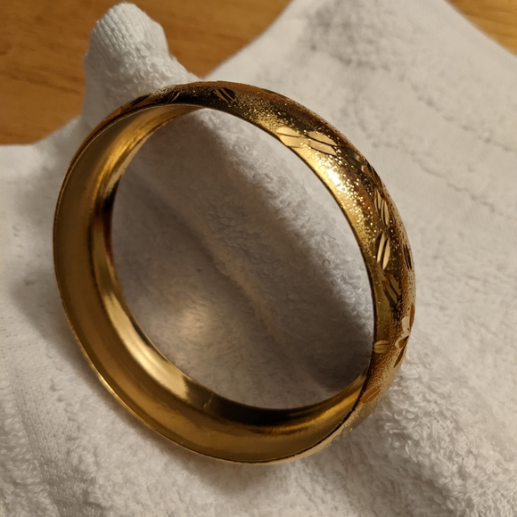 Beautiful Bangle - Picture 11 of 12